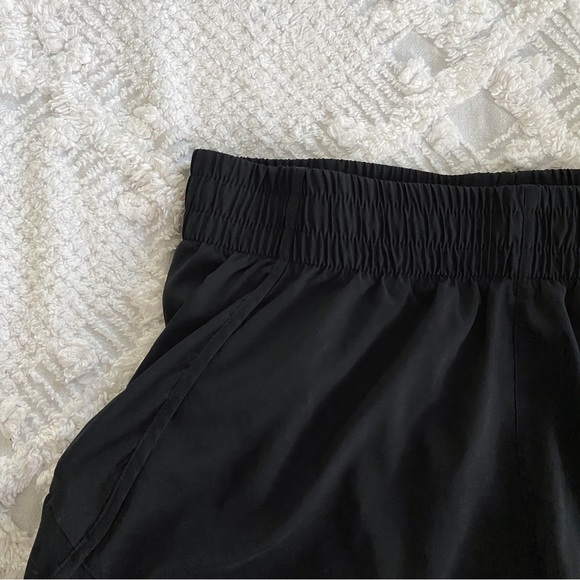 EUC Athleta Black Mesh Racer Run Short 4” Inseam Size Small - Picture 6 of 10